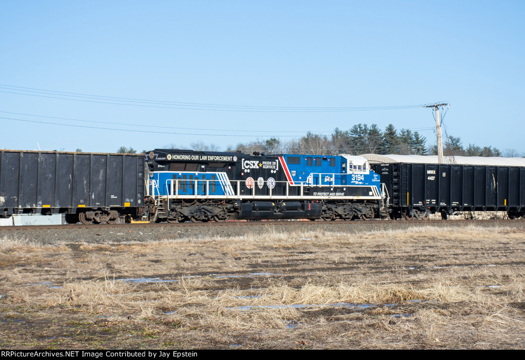 CSX 3194 is the mid-train DPU on today's Q425